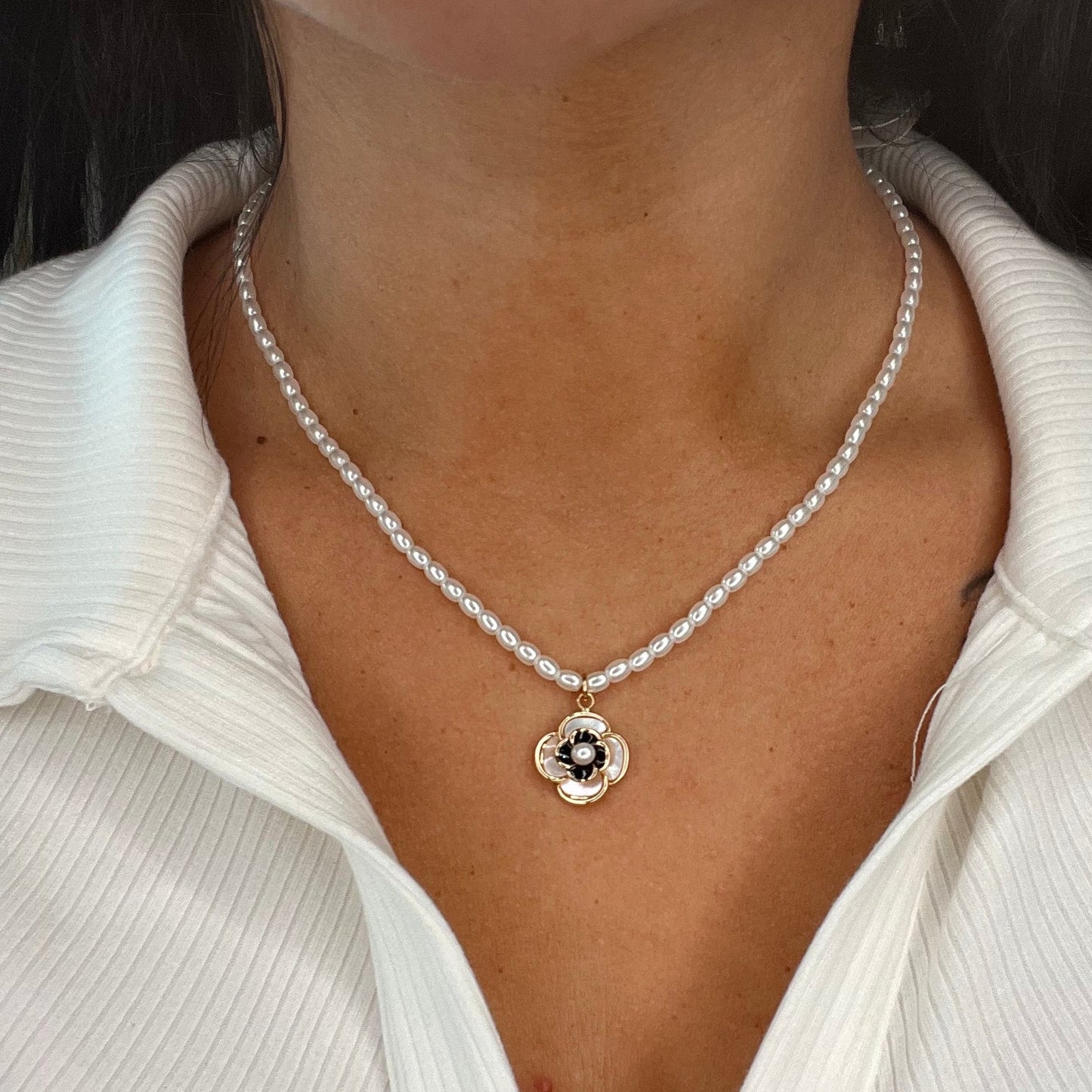 The Fleure Noire Necklace
