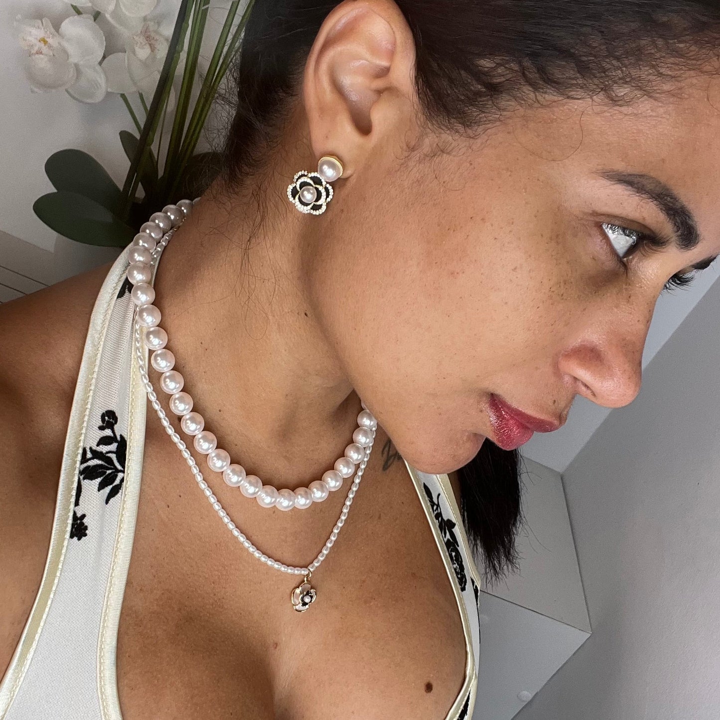 The Fleure Noire Earrings