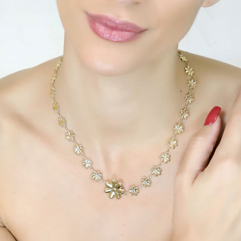 The Daisy Necklace