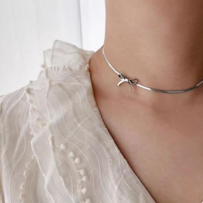 The Bow Choker