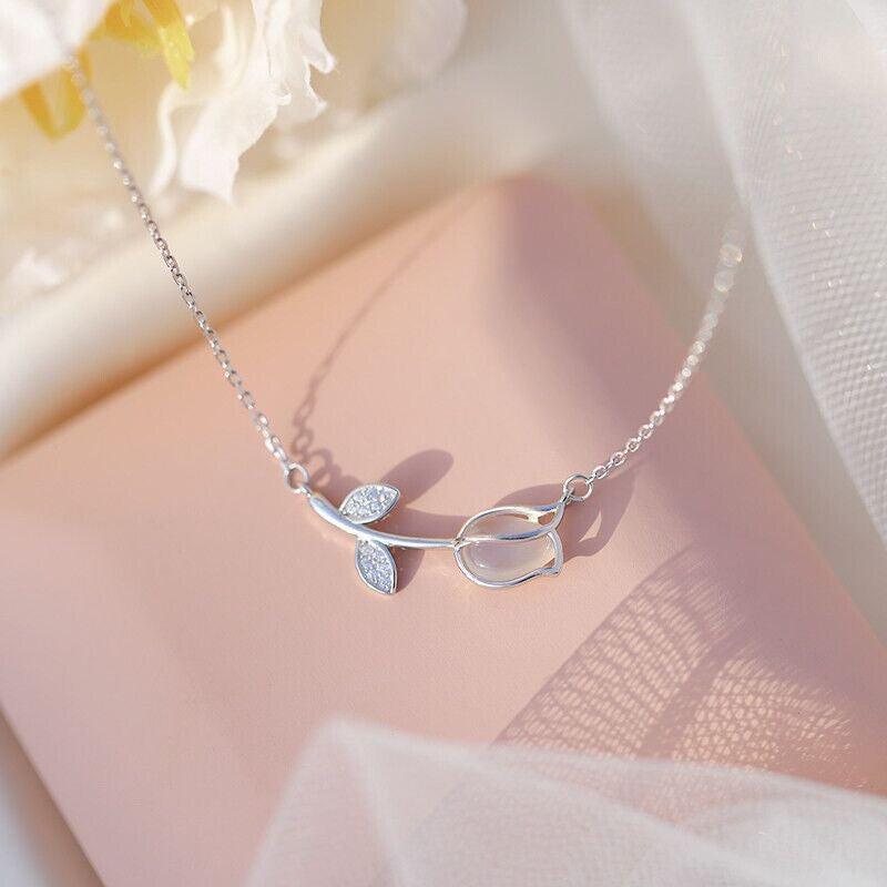 The Snow-Kissed Bud Necklace