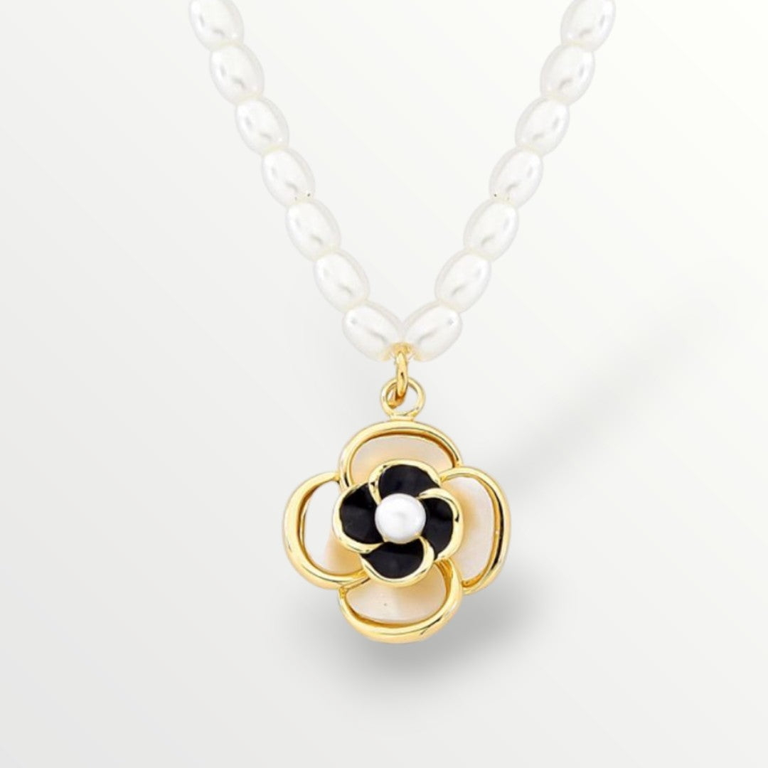 The Fleure Noire Necklace
