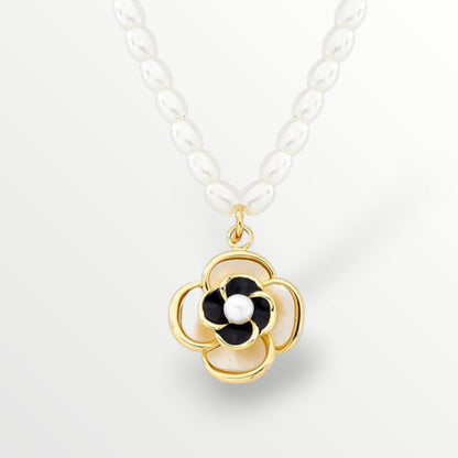 The Fleure Noire Necklace