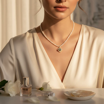 The Fleure Noire Necklace